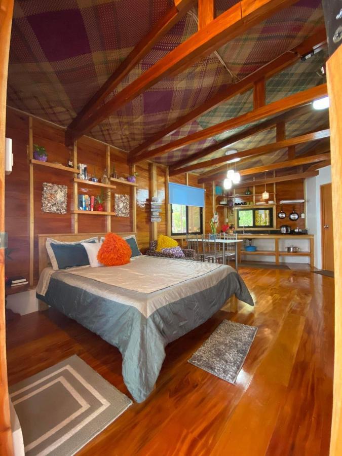 Chue&Larry'S Beachside Homestay Libagon Экстерьер фото