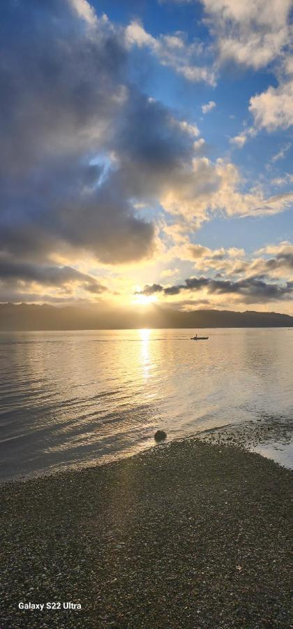 Chue&Larry'S Beachside Homestay Libagon Экстерьер фото