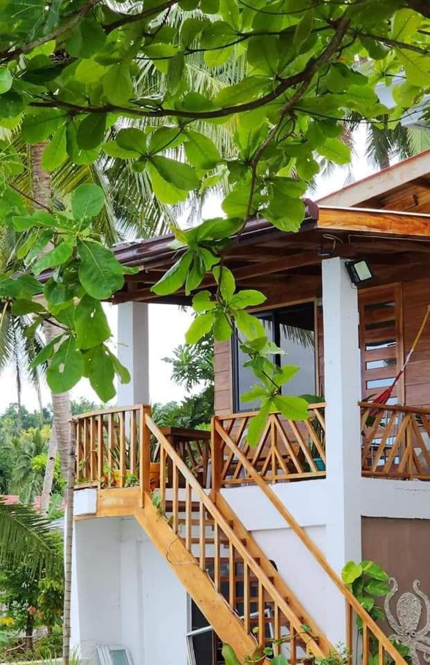 Chue&Larry'S Beachside Homestay Libagon Экстерьер фото